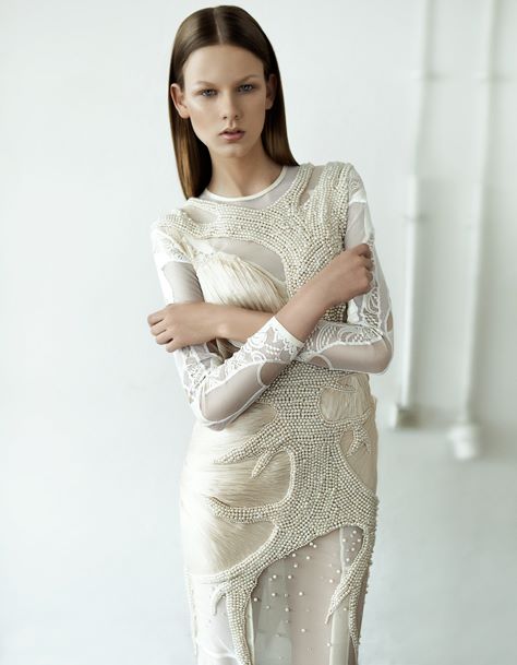 photo: Lukasz Pukowiec<br />
stylist: Magda Jagnicka<br />
model: Joanna Tatarka @ Vox models<br />
make up: Adrian Swiderski